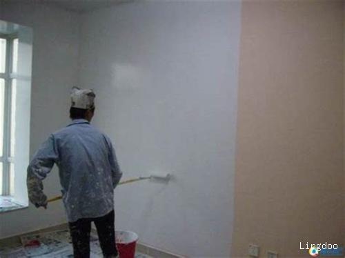 墙面乳胶漆刷完粗糙（刷乳胶漆后怎么处理粗糙问题）