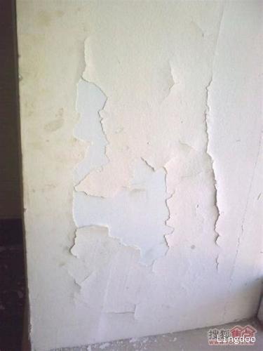 墙面脱皮为什么不能直接贴壁纸（如何正确处理墙面脱皮问题）